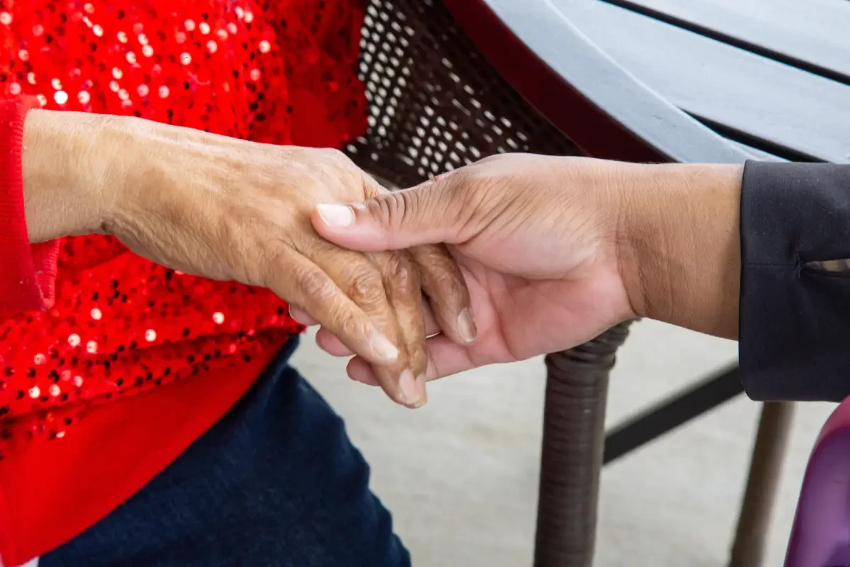 9 Ways to Ensure Comfort for Your Loved One Receiving End-of-Life Care